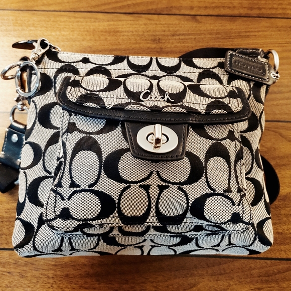 COACH SWINGPACK CROSSBODY IN GOOD CONDITION! - Picture 3 of 11